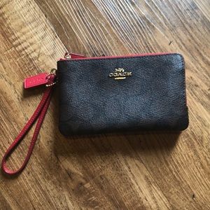 Like New‼️COACH DOUBLE CORNER ZIP WRISTLET